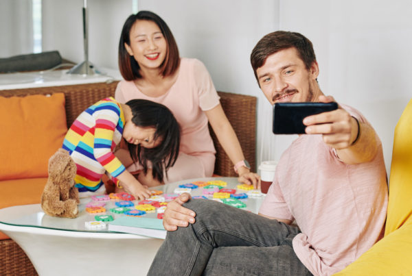 Familia haciéndose un selfie