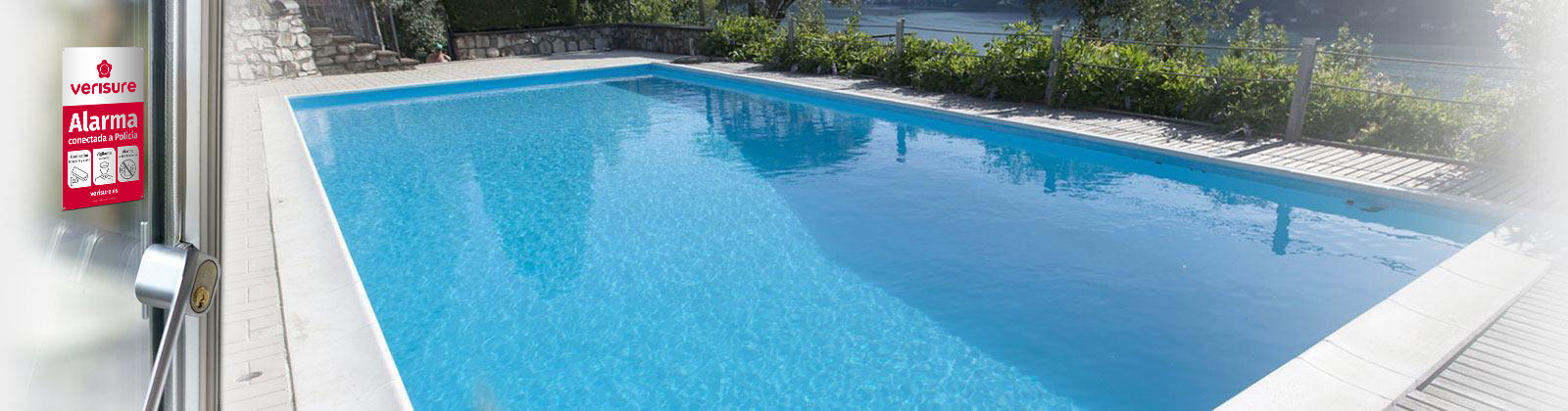 Piscina protegida con alarma