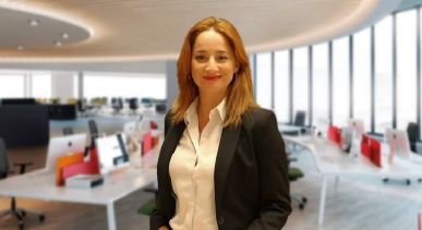 talento femenino comercial